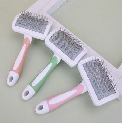 1 Bàn chải chải lông rụng cho chó, phù hợp với các giống chó nhỏ lông dài, chải lông chỉ bằng một nút bấm, thích hợp cho Yorkshire Terrier, Shih Tzu, Maltese, Maltese Poodle, Pomeranian, v.v., dụng cụ chăm sóc thú cưng, răng lược góc 135°, chải lông nhẹ nhàng, tay cầm nhẹ (Hồng/Xanh lá cây/Tím)