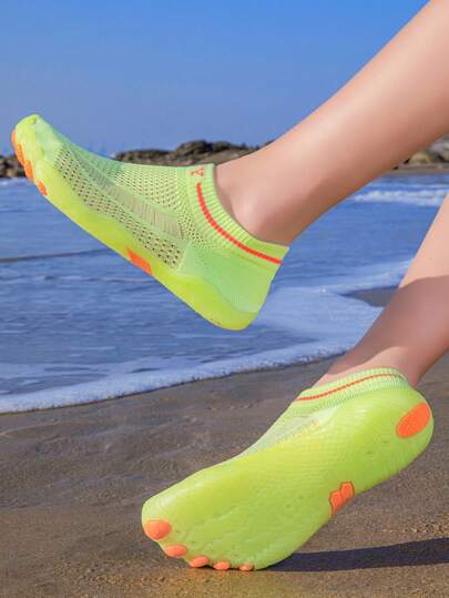 Giày thể thao ngoài trời mới dành cho nam và nữ, phù hợp cho tập thể dục, cắm trại, suối, bãi biển, đồng cỏ. Giày ngoài trời đa địa hình, nhanh khô với đế chống trượt, thích hợp cho phòng tập thể dục, bãi biển, cắm trại, leo núi, lướt sóng, bơi lội, đi bộ, yoga.