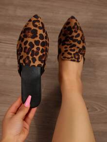 Giày lười nữ dáng rộng, màu trơn, mũi nhọn, kiểu dáng thường ngày, dép hở mũi thời trang, giày đế mềm họa tiết da báo cho nữ cỡ lớn, thích hợp cho mùa xuân/thu. - họa tiết da báo màu nâu - Xem 1