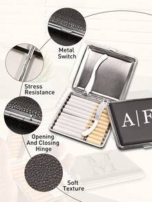 1个可定制刻字真皮香烟盒，个性化便携式香烟收纳盒，可定制男士礼物，尺寸9.8x9.5厘米，重量86克，两种款式可选：橡皮筋/铁夹，Y2K风格，适合送给他、朋友、情侣、男友、丈夫、爸爸、爷爷、同事、家人。 - 風格A - 查看 4