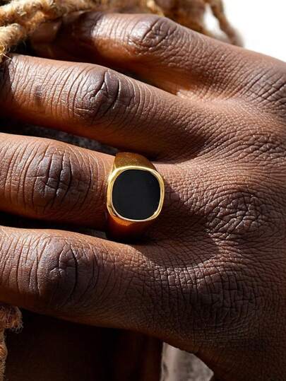 一枚时尚、霸气、简约的男士油滴戒指，个性化欧美复古时尚首饰，适合日常佩戴，也可作为礼物送给朋友。