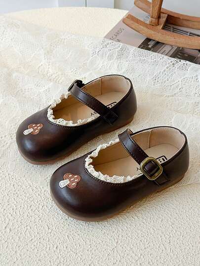 1双可爱时尚女童平底鞋，公主风卡通刺绣+蕾丝边，防滑耐磨，适合3-12岁幼儿室内/室外行走。