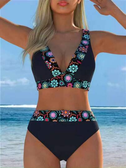 Bộ bikini 2 mảnh viền hoa mới năm 2026 dành cho nữ, áo crop top cổ chữ V sâu kết hợp với quần cạp cao, đồ bơi nghỉ dưỡng thanh lịch.