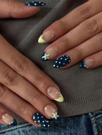 24 piezas de puntas de uñas cortas con forma de almendra, con lunares crema y estrella plateada, estilo europeo y americano de moda INS, removibles y utilizables, adecuadas para uso diario, trabajo y citas de mujeres. Incluye 1 botella de gel y 1 lima de uñas