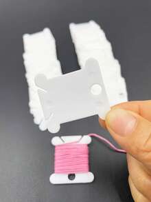 50 Stück robuste Kunststoff Wickelbretter, mit mittlerer Bohrung, können direkt mit Stangen oder Seilen zum Aufbewahren aufgefädelt werden. Geeignet für Handwerker, DIY, Stickerei/Nähbegeisterte, Designer und Studios, verwendbar für Stickgarn, Nähgarn, Wolle Aufbewahrung, ein unverzichtbares Aufbewahrungswerkzeug - Kleines weißes Wickelbrett - Übersicht 2