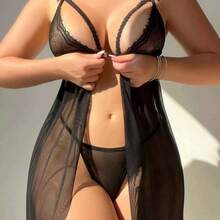 Alluring Chemise Set With Delicate Spaghetti Straps & Sheer Lace Cut-Outs, This Red And Black Nightie Combines A Fiery All-Over Mesh Design With A Sultry "Pajama Uniform" Silhouette For An Unforgettable Honeymoon, Romantic Evening, Or Valentine's Night. - 黑色 - 查看 1