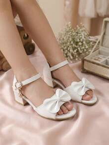 1 par de sandalias de tacón alto de verano para niñas, con decoración de lazo versátil blanco, hebilla, colgante de strass, tacón grueso, adecuado para fiestas, actuaciones escolares, combinar con atuendos, lazo versátil negro, rojo - Blanco - Ver 5