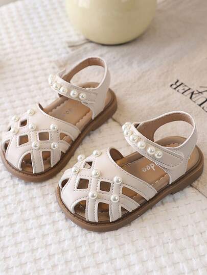 1 Pair Girls' Flat Sandals, 2026 New Hollow Pearl Versatile Princess Sandals, Suitable For Daily, School, Running, Sports, Quick-Drying, Beach Wear