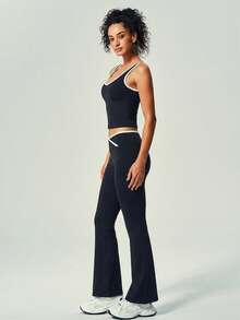 UONNOU 爆款Y2K运动风两件套 | 撞色滚边露脐上衣和喇叭裤 - 黑色 - 查看 3