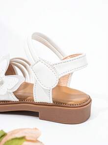 1 Đôi dép xăng đan thời trang đa năng cho bé gái, thiết kế hình bướm đính ngọc trai mới, dép đế bằng dễ thương phù hợp cho mùa hè - trắng - Xem 7