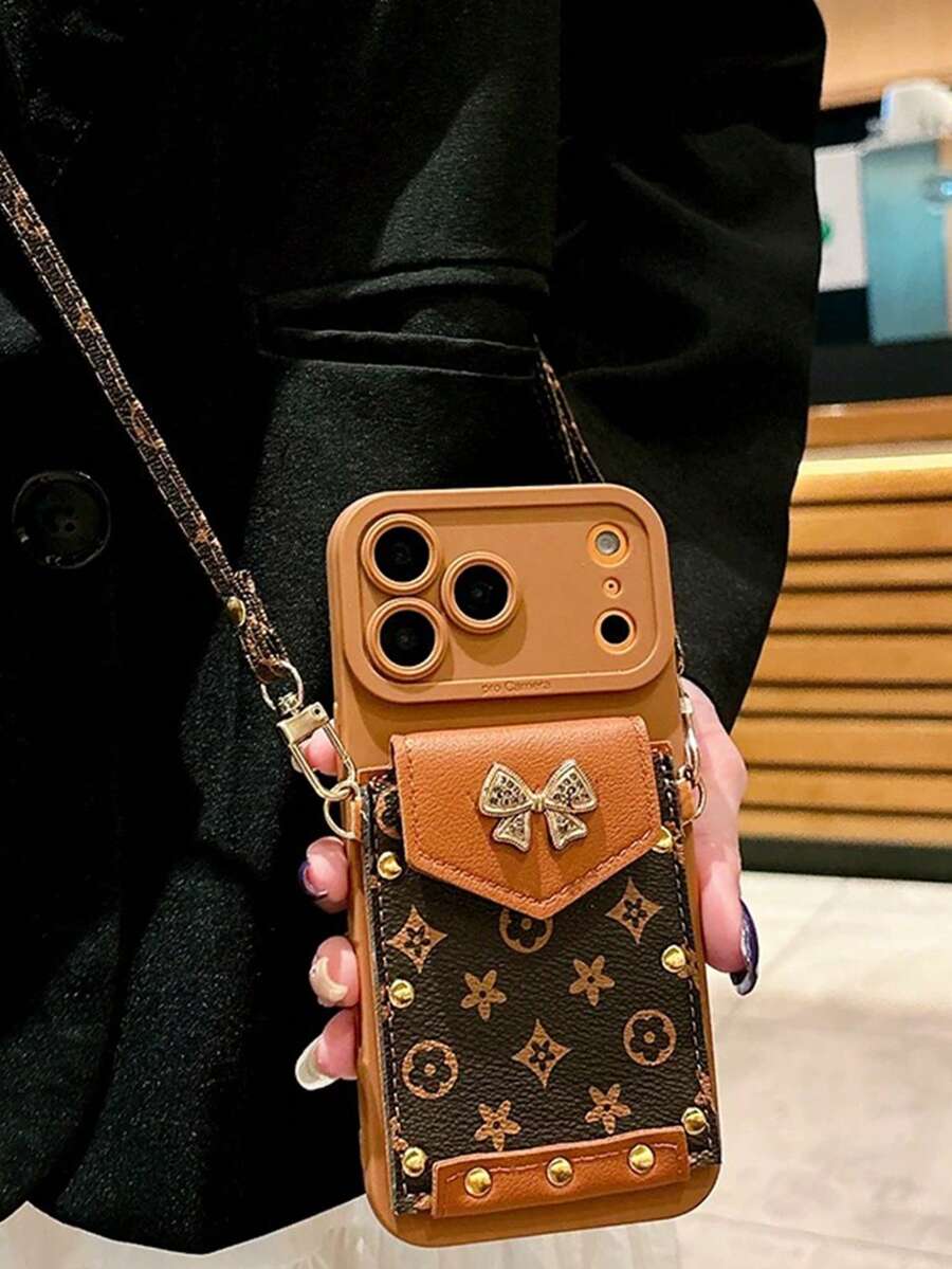 新款领结及英文卡包斜挎肩带，兼容 17 Pro、16 Pro Max、新款 15 Pro/14/13/12；卡通手机壳，兼容 14 Pro Max/15/12/11/1 Pro Max/16 Pro；防摔 17 Pro Max 保护壳 - 棕色 - 查看 1