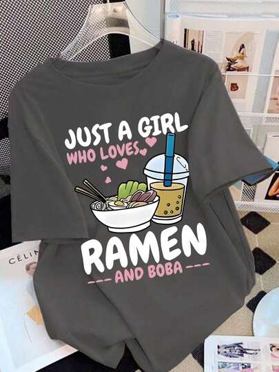 Esta camiseta de manga corta para niñas, top casual de cuello redondo color gris oscuro con estampado gráfico de ramen y té de burbujas, se puede usar como una versátil camiseta casual de verano