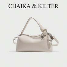 CHAIKA & KILTER 1 件装纯色亮面 PU 皮革手提包，女士休闲时尚托特水桶包，波士顿枕形包，字母金属装饰，顶部拉链封口，可拆卸可调节肩带，适合日常购物 - 白色 - 查看 13