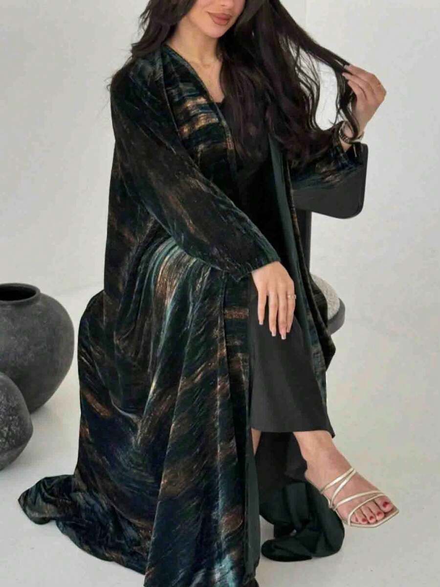 1 chiếc áo choàng Ả Rập batik nhiều màu cổ điển. Trang phục Ả Rập kiểu cổ điển này vừa thời trang vừa thanh lịch, với thiết kế cổ chữ V. Thích hợp cho mặc hàng ngày, các dịp xã hội khác nhau và du lịch. Kỳ nghỉ xuân - Màu xanh lá cây đậm - Xem 1