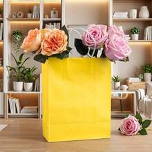18 个 8 英寸黄色带提手礼品袋，牛皮纸材质，适用于生日、婚礼、情人节等场合，可用作派对礼品、生日装饰、单身派对装饰、单身派对礼物、新娘送礼会礼品、婚礼宾客礼品、圣诞礼品袋、圣诞包装纸、圣诞袋、派对袋、单身派对袋等。 - 黃色 - 查看 4