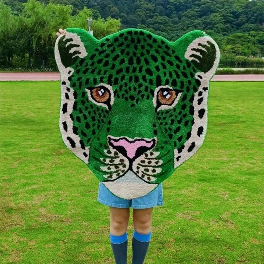Plush Leopard Head Shaped Decorative Carpet, High-Density Polyester Fiber Animal Pattern Area Rug, Non-Slip Carpet, Thick & Soft Texture, Comfortable Foot Feel, Decorative Carpet For Home, Machine Washable, Stable Non-Slip Backing, Indoor Floor Decor, Suitable For Doormats, Small Rugs, Welcome Mats