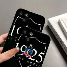 Emblema del Colo-Colo con fecha y nombre del equipo. Esta elegante funda es compatible con Samsung, Apple, OPPO, , etc. Fabricada en TPU flexible, resistente a golpes y arañazos, ofrece una excelente protección contra caídas y un agarre cómodo. Es un regalo ideal para familiares, amigos y seres queridos, y una opción perfecta para festivales. - Negro - Ver 8