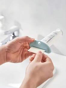 4pcs Plastic Manual Toothpaste Squeezer, Convenient No-Electricity Bathroom Organizer Tool - Multicolor - View 4