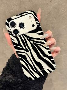 GIIPPA Zebra Pattern Zebra Print Phone Case – Bold Black & White Stripes - Black and White - View 2