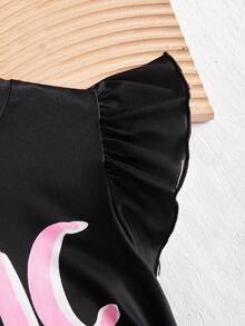 Girls' Chic Vibes Graphic Tee + Contrast Color Cargo Pants Set. The Outfit Features A Cropped Tee With "CHIC VIBES" Print And Puff Sleeves, Paired With High-Waisted, Relaxed-Fit Cargo Pants With Multiple Pockets And Contrast Trim, Perfect For Daily Wear, Dance Classes, And Hangouts With Friends. - Black - View 4