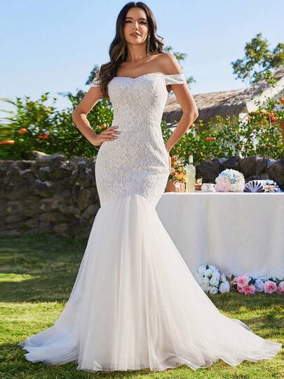 Off-Shoulder Solid Color Fitted Embroidered Lace Patchwork Fishtail Wedding Dress