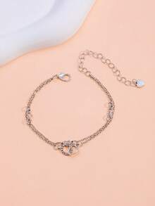 Un brazalete con forma de corazón entrelazado con diamantes de moda y un brazalete elegante - forma de corazón - Ver 3