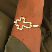 Fashionable Stackable Metal Bangle Bracelet, Hammered Texture Heart & Geometric Design, Women Party & Daily Jewelry - Gold - View 9