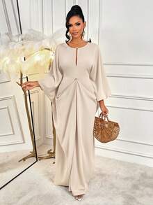 AIJ Amarilo 女士米色优雅长款阿巴雅连衣裙 - 蝙蝠袖扭结前襟钥匙孔领口，端庄的斋月中东服饰 - 杏色 - 查看 5