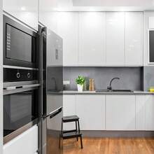40cm X 500cm White Glossy Self-Adhesive Wallpaper, Removable Peel And Stick Plastic Paper, Upgraded Vinyl Film Roll, Suitable For Countertops, Kitchen, Wardrobe, Removable Furniture Sticker - Solid Color - View 5