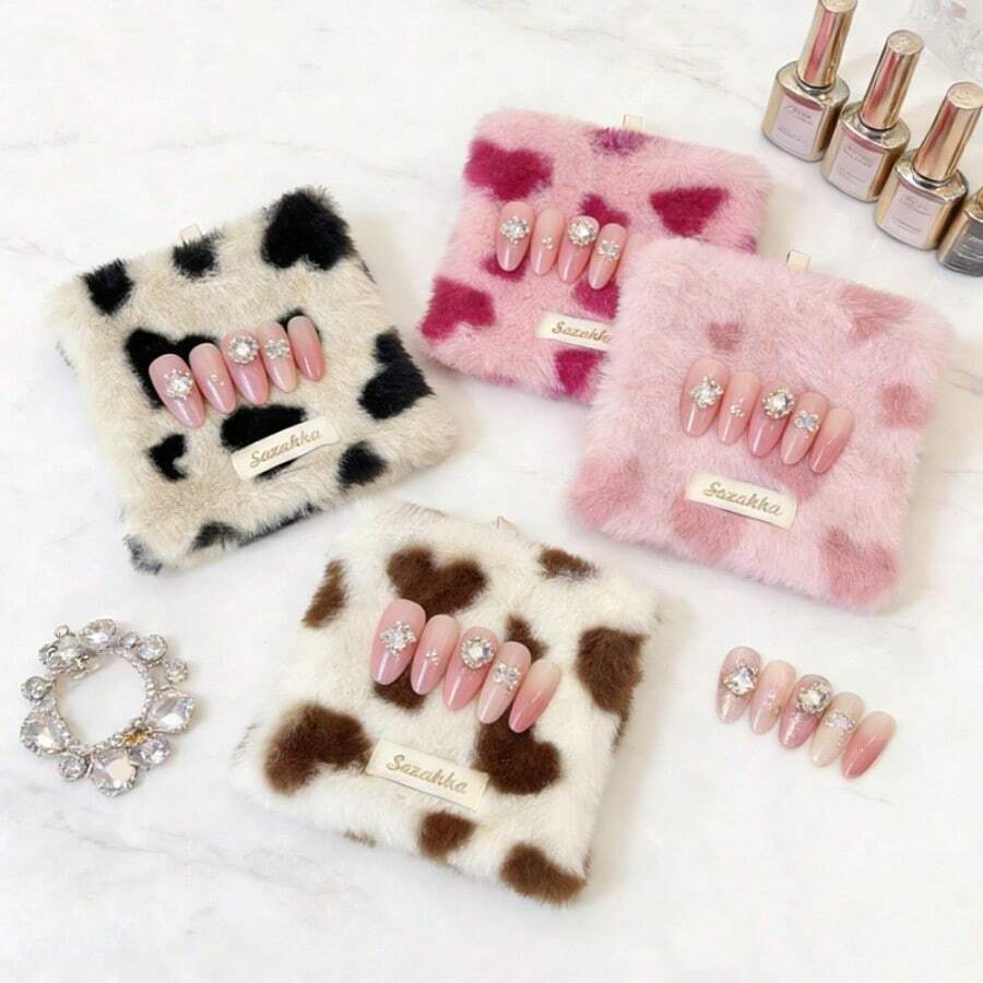 1pc Plush Heart Pattern Square Nail Art Display Board, Mini Nail Salon Color Card Sample Display Stand, Desktop Nail Polish Color Card Sample Display Board, Fake Nails Photography Prop Background - Multicolor - View 1
