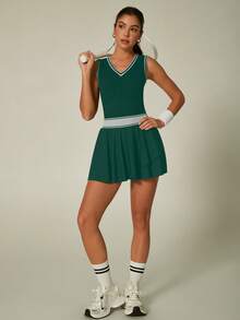 UONNOU Tennis Dress With Built-In Shorts, Contrast Trim V-Neck Sports Dress With Ball Pockets - Green - View 8
