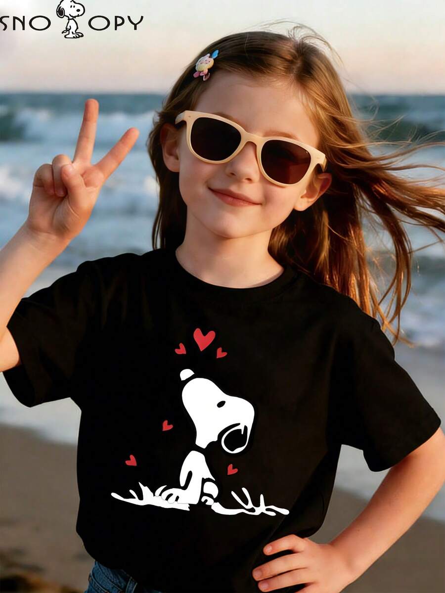 Snoopy Authorization Snoopy Heart Pattern Print T-Shirt, Interesting Design ,100% Breathable 180g Short-Sleeved Top, Machine Washable Casual Style, Suitable For All Seasons, Humorous And Youthful Shirt, A Fashionable T-Shirt For Boys And Girls - 黑色 - 查看 1