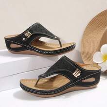 2026 New Style Women's Wedge Heel Flip-Flops - Breathable Hollow-Out Toe & Clip Design, Lightweight Synthetic Cover Sandals With Cushioned EVA Insole & Non-Slip PVC Sole, Slip-On All-Season Casual Shoes, Comfortable Footwear, Crisscross Strap Design, Durable Traction Footwear - 黑色升級款 - 查看 4