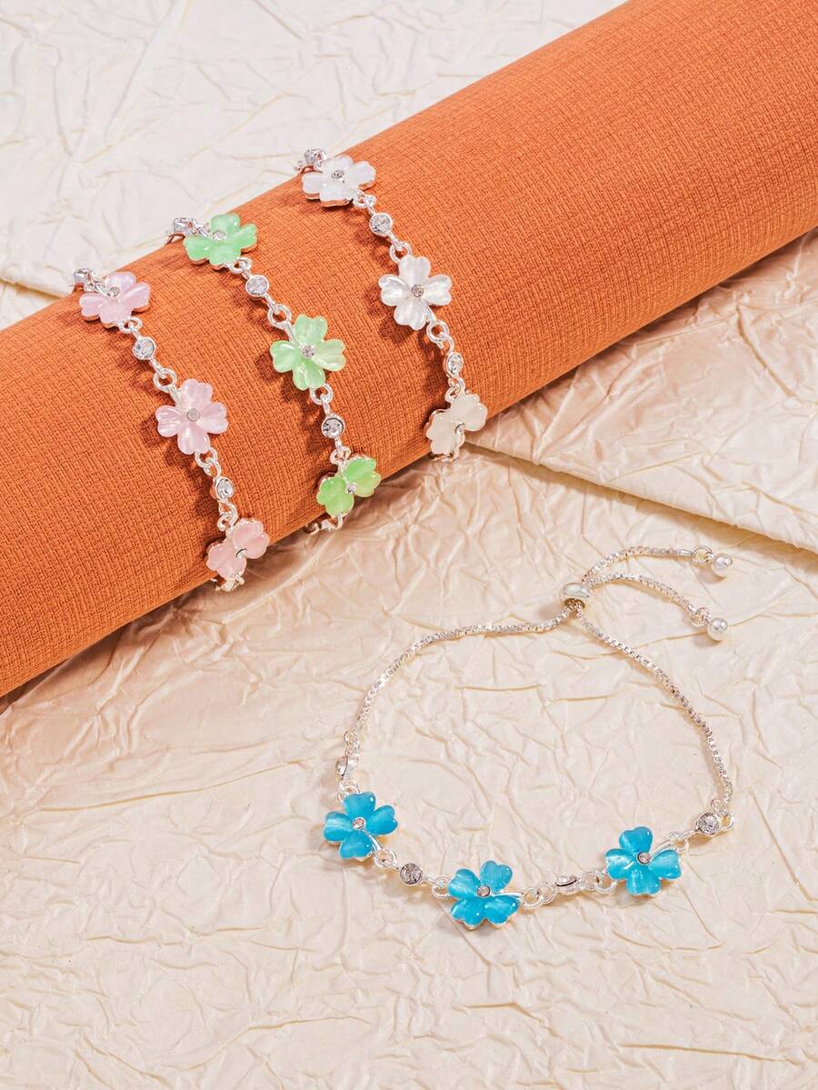 A Clover Lucky Pendant Bracelet With Light Luxury And Niche Design, Charming Women's Jewelry (Excluding Cards) - Four-leaf Clover - View 1