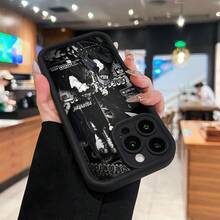 Elegante collage en blanco y negro con hombres guapos. Esta elegante funda para teléfono es compatible con Samsung, Apple, OPPO, , etc. Fabricada en TPU flexible, resistente a golpes y arañazos, ofrece una excelente protección contra caídas y un agarre cómodo. Es un regalo ideal para familiares, amigos y seres queridos, y una opción perfecta para festivales. - Negro - Ver 2
