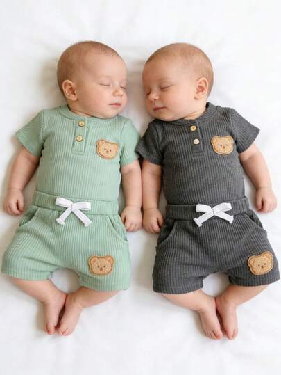 4件套可爱男婴休闲柔软舒适卡通熊刺绣针织连体衣，搭配纯色抽绳运动短裤，适合夏季日常穿着、度假、户外活动