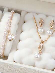 5件套优雅女士石英表套装，包括玫瑰金表壳白色表盘白色皮表带手表、双层珍珠金属手链、珍珠吊坠项链和珍珠耳环，尽显优雅甜美的女士配饰。 - 白色 - 查看 4