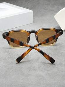 1 chiếc kính gọng nhỏ hình oval unisex chất lượng cao, thiết kế tối giản, phù hợp cho các dịp thường ngày, du lịch, dự tiệc, đi biển và sử dụng hàng ngày. - Gọng kính màu vàng đồi mồi với tròng kính màu nâu. - Xem 3