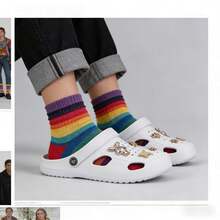 Sandalias tipo zueco de moda para mujer, Chanclas Para Mujer,tipo zuecos para adultos, cómodas y transpirables, perfectas para actividades diarias como pasear por casa, hacer las tareas del hogar, ir al jardín o dar un paseo corto. También son ideales para usar en condiciones de humedad como la playa, la piscina e incluso para trabajos que requieren estar de pie durante largos periodos.mientras que la correa ajustable facilita un calce cómodo y práctico.Pequeños accesorios metálicos en la parte superior del zapato (Emparejamiento aleatorio) - Blanco - Ver 3