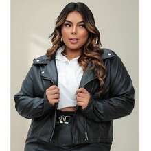 Jaqueta Biker em Couro Sintético Plus Size Preta – Poder e Estilo para Curvas Reais  elegante  Casual  Festa    Zíper  Botão - Preto - Visão 4