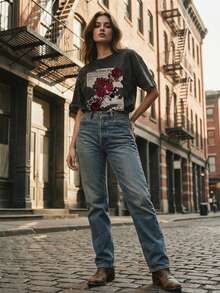 Women's Fun Retro Thorny Rose And Newspaper Cartoon Letter Pattern Prints On The Street, Korean-Style Comfortable Retro Fashion Commuting Versatile Y2k Women's Clothing, Regular Niche Punk Style Black Fitted Round-Neck Short-Sleeved Washed T-Shirt, Washed Retro Series Comfortable Pure Cotton T-Shirt, Easily Create Retro Casual Clothing, Suitable For Daily Commuting, Leisure Outings, Daily Wear, Classic Retro Style Women's Clothing - 黑色 - 查看 7