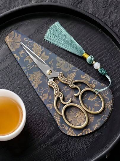 A Vintage-Style Copper Plated Stainless Steel Scissors With Storage Box - Suitable For Yarn, Embroidery, And Sewing Crafts, Embroidery Tools, Fabric Trimming, Elegant Craft Tool, Classic Design, Durable Metal, Sturdy Construction, Craft Shears, DIY Enthusiasts, Embroidery Artists, Yarn Scissors, Ultra Sharp Embroidery Scissors, Embroidery Scissors With Cover, Mini Embroidery Scissors, Mini Sewing Scissors