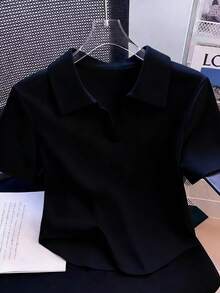 女士白色 Polo 领短袖 T 恤，纯色，高弹涤纶面料，不对称下摆，短款休闲夏季上衣，黑色 - 黑色 - 查看 2