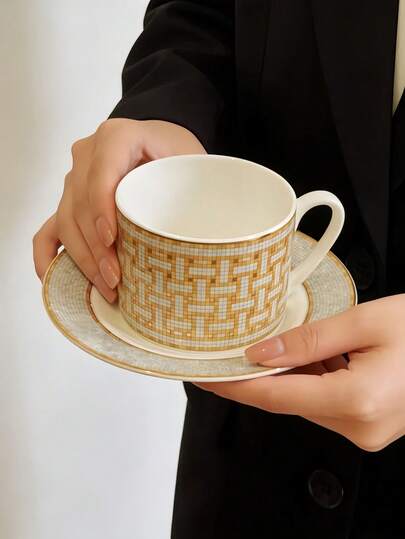 1 Set Gold & Silver Geometric Ceramic Cup & Saucer, European Luxury Geometric Latte/Cappuccino Cup & Saucer, Vintage Chic High-Quality Afternoon Tea/Dessert Cup & Saucer, Suitable For Restaurant, Living Room, Cafe, Gathering