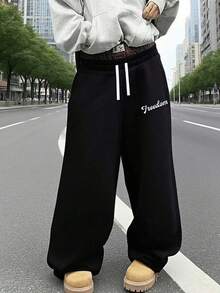 男士休闲轻便运动裤，男女皆宜。宽松直筒版型，垂坠感强，适合居家和户外活动。也可作为新婚礼物。采用100%涤纶面料，配有可调节抽绳腰带。 - 黑色 - 查看 11