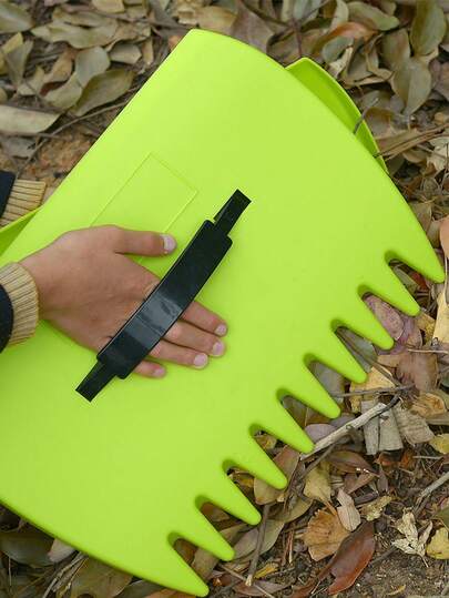 Large Leaf Rake, Made Of Thick Plastic, Comfortable Grip Without Squeezing The Hand. Quickly Cleans Fallen Leaves, Collects Dry Branches And Weeds, A Versatile Gardening Tool For Yard, Garden And Flower Bed Cleaning. Lightweight And Easy To Store, Suitable For Various Cleaning Scenarios At Home And Outdoors.