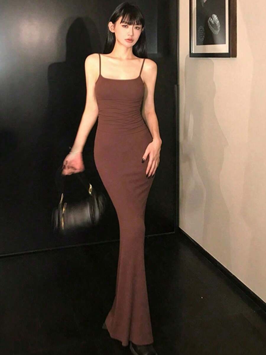 性感褶皱露背镂空修身吊带连衣裙,女士夏季优雅之选 - 巧克力棕 - 查看 1
