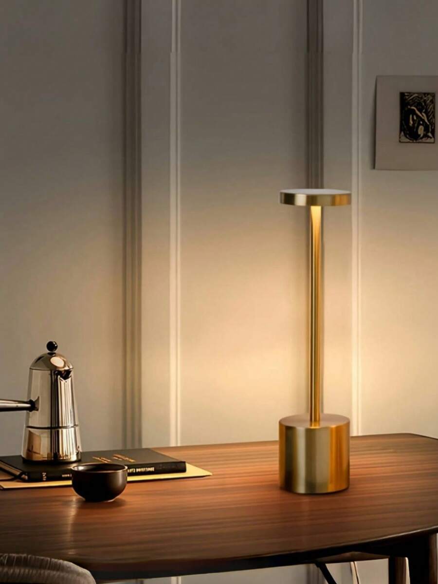 1 đèn bàn LED không dây sạc lại được, đèn để bàn hiện đại điều khiển cảm ứng không dây, ánh sáng 3 màu có thể điều chỉnh độ sáng, đèn đọc sách bảo vệ mắt sạc qua USB, thiết kế kim loại cổ điển, thích hợp để trang trí phòng ăn, phòng ngủ, phòng khách, quán cà phê và quán bar, quà tặng Ramadan/sinh nhật sáng tạo.