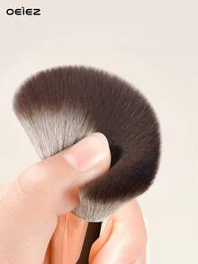 OEIEZ Large-Sized Contouring Brush, Makeup Brush For Creating Flawless Dimension & Sculpting, Use With Bronzer, Powder, Liquids & Creams, Face Neck Body Leg Tanning Makeup(Gold),Giveaways - Gold - View 3