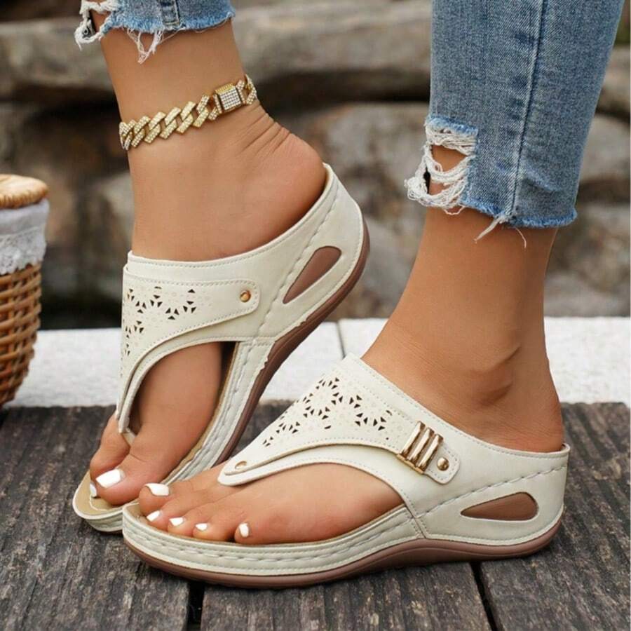 2026 New Style Women's Wedge Heel Flip-Flops - Breathable Hollow-Out Toe & Clip Design, Lightweight Synthetic Cover Sandals With Cushioned EVA Insole & Non-Slip PVC Sole, Slip-On All-Season Casual Shoes, Comfortable Footwear, Crisscross Strap Design, Durable Traction Footwear - 白色升級款 - 查看 1